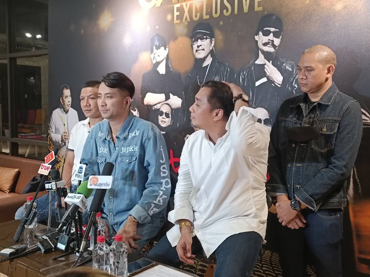 สาเหตุไม่รับคิวงานคู่! บอล เชิญยิ้ม เคลียร์ปมแตกหัก โชค ไทรถแห่ สาเหตุไม่รับคิวงานคู่! บอล เชิญยิ้ม เคลียร์ปมแตกหัก โชค ไทรถแห่