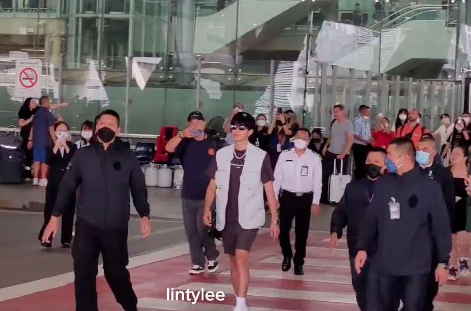 ตี๋ถึงไทยแล้ว!! 'ดีแลน หวัง' พระเอก F4 จีน พร้อมถ่ายทำ Keep Running ในกรุงเทพและพัทยา