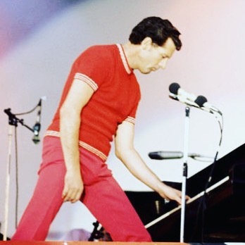 แฟนคลับร่วมอาลัยพิธีศพ “Jerry Lee Lewis” ศิลปินผู้บุกเบิกดนตรี Rock & Roll' แฟนคลับร่วมอาลัยพิธีศพ “Jerry Lee Lewis” ศิลปินผู้บุกเบิกดนตรี Rock & Roll'