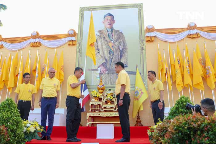 มท.จัดพิธีมอบธงตราสัญลักษณ์ เฉลิมพระเกียรติพระบาทสมเด็จพระเจ้าอยู่หัว มท.จัดพิธีมอบธงตราสัญลักษณ์ เฉลิมพระเกียรติพระบาทสมเด็จพระเจ้าอยู่หัว