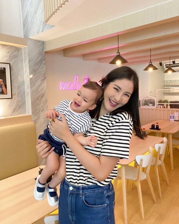 “กวาง ฟ้ารุ่ง” ผุดช่องยูทูปเกี่ยวกับลูกสาว “น้องอารยา” (มีคลิป)    