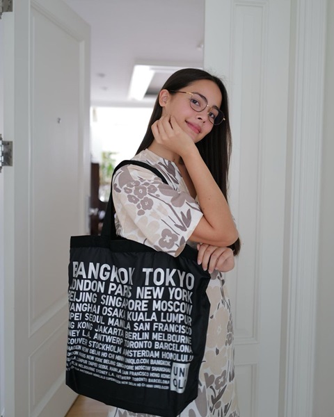 รถทัวร์คว่ำ!! ญาญ่า-ตุ๊กกี้ ถูกโยงโผล่ให้กำลังใจ แต้ว หลังติดโควิด รถทัวร์คว่ำ!! ญาญ่า-ตุ๊กกี้ ถูกโยงโผล่ให้กำลังใจ แต้ว หลังติดโควิด