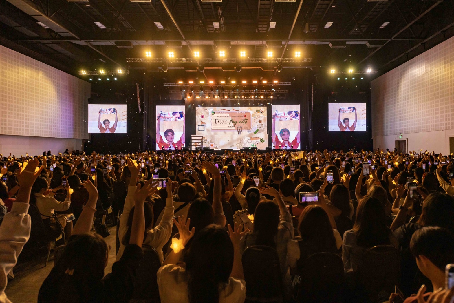 เป็ดน้อยแฮปปี้!! 'อีจงซอก' เสิร์ฟความฟินในแฟนมีตติ้งไทยรอบ 5 ปี เป็ดน้อยแฮปปี้!! 'อีจงซอก' เสิร์ฟความฟินในแฟนมีตติ้งไทยรอบ 5 ปี