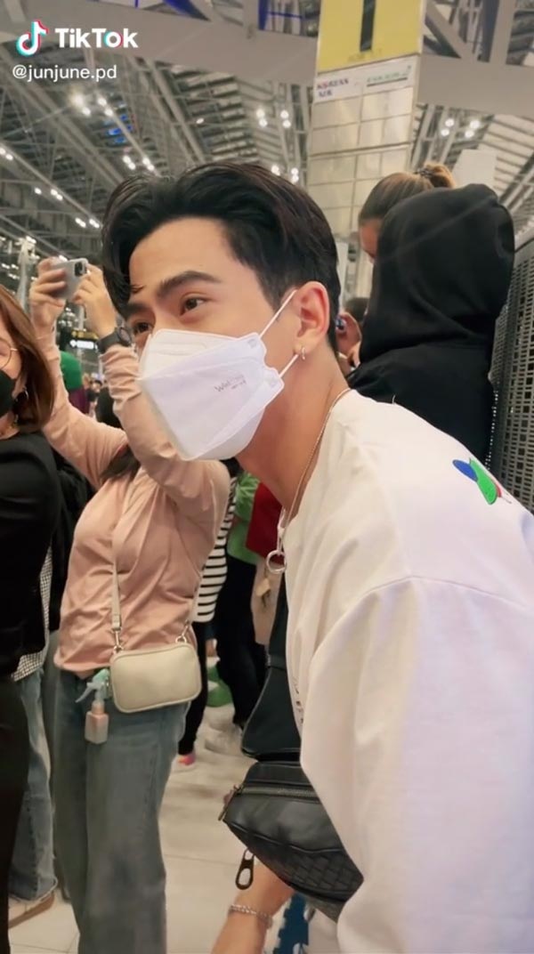 เต้ย พงศกร ร่วมส่ง แจ็คสัน หวัง กลับเกาหลี (มีคลิป)  
