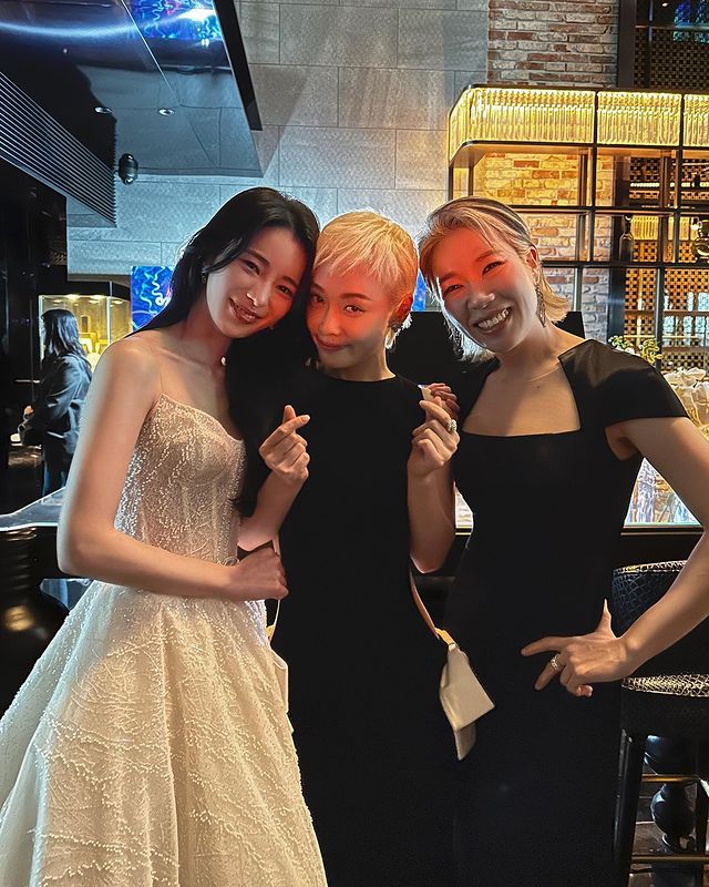เหม็นความรัก!! เผยภาพคู่แรก 'อีโดฮยอน - อิมจียอน' พระเอกนางร้าย The Glory หลังยืนยันข่าวเดต เหม็นความรัก!! เผยภาพคู่แรก 'อีโดฮยอน - อิมจียอน' พระเอกนางร้าย The Glory หลังยืนยันข่าวเดต
