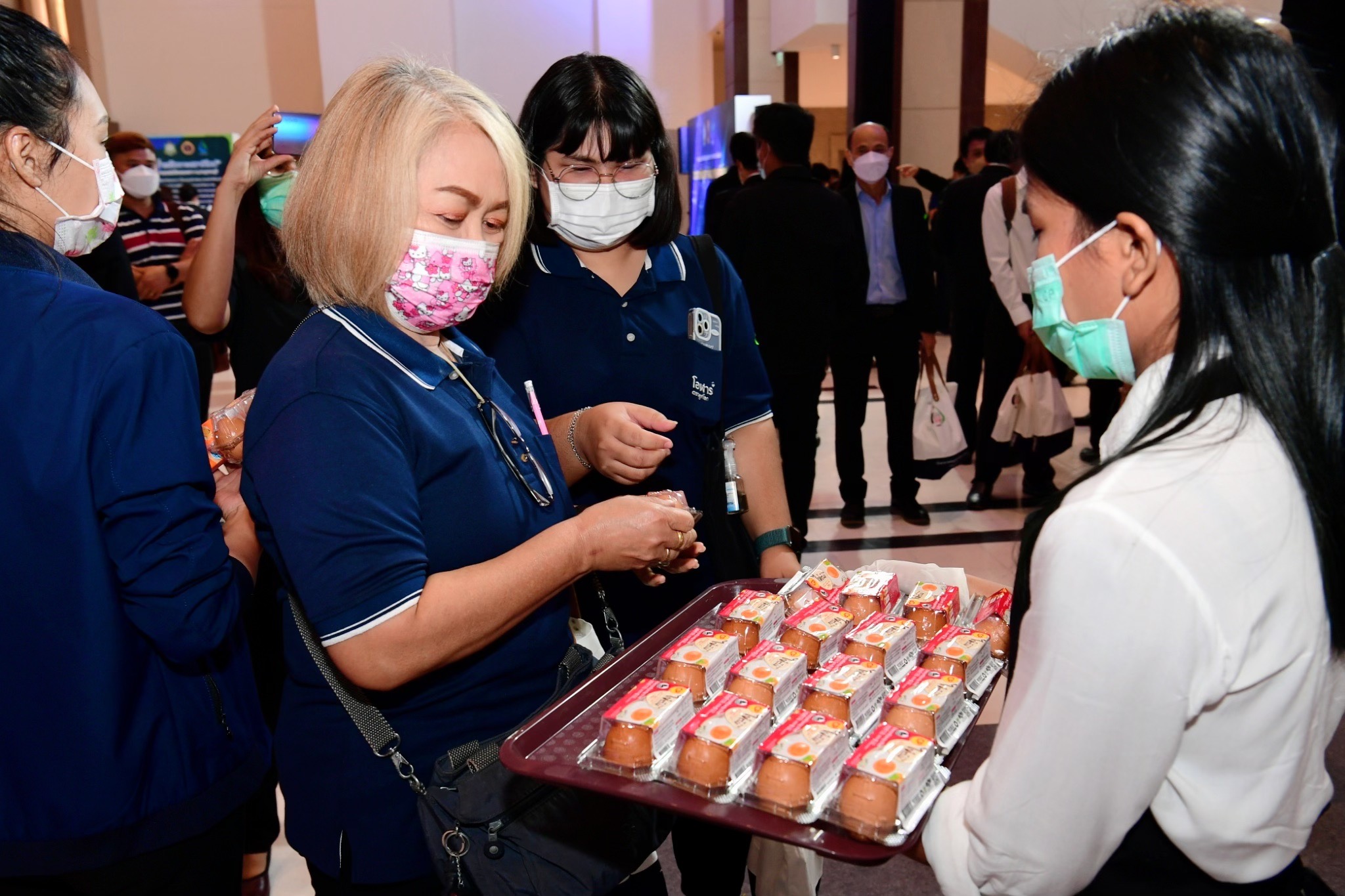 รองนายกฯ ประวิตร ชมนวัตกรรมอาหารและการบริหารจัดการน้ำ CPF