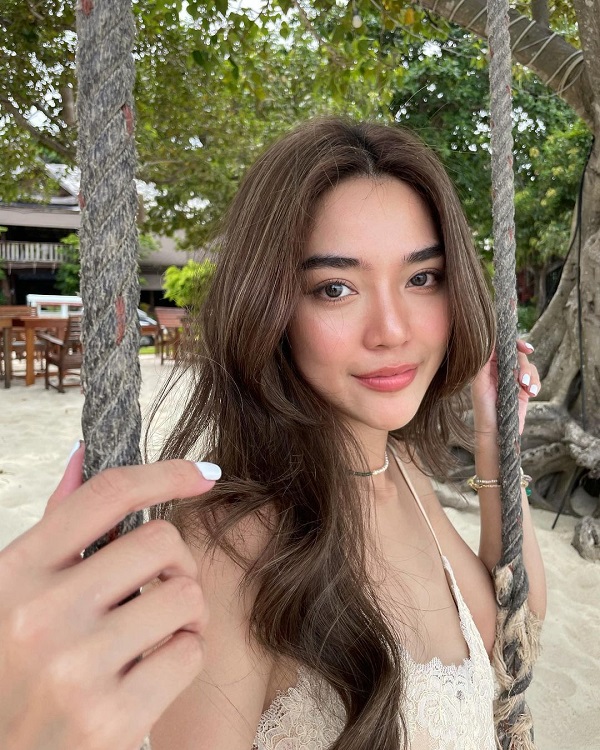 “ปราง กัญญ์ณรัณ” กับแฟชั่นเซ็ตชุดขาว สวยคลีนๆ ฝ่าดราม่ารักพัง   (มีคลิป)
