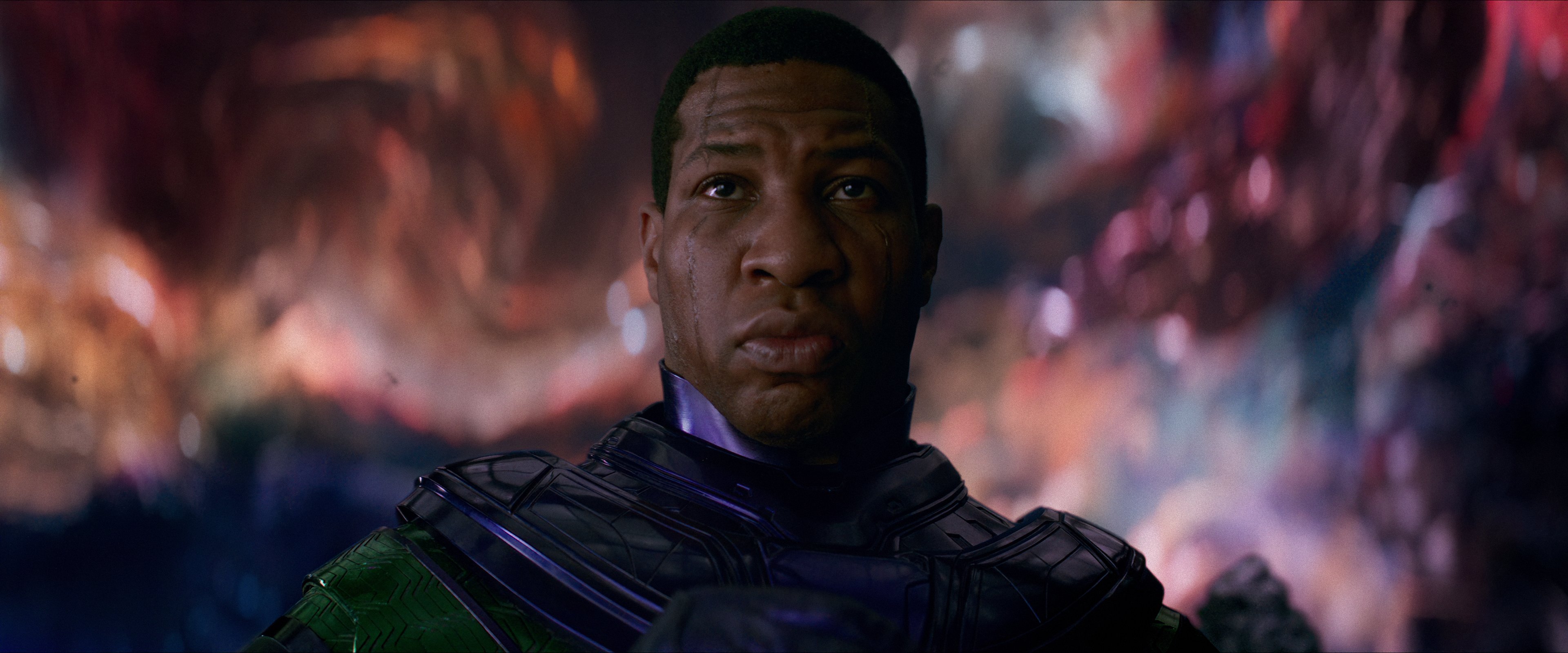 “Jonathan Majors” ถูกจับข้อหาทำร้ายร่างกายแฟนสาว
