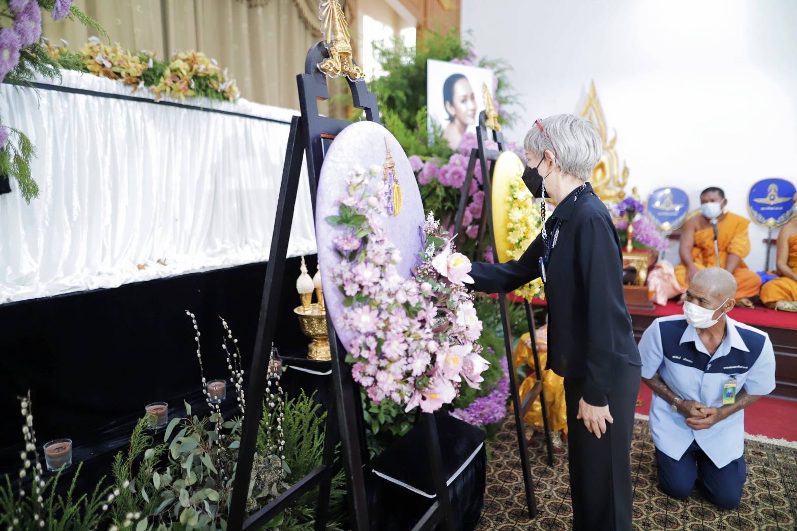 คนบันเทิงร่วมส่ง ลินดา ค้าธัญเจริญ ในพิธีพระราชทานเพลิงศพ