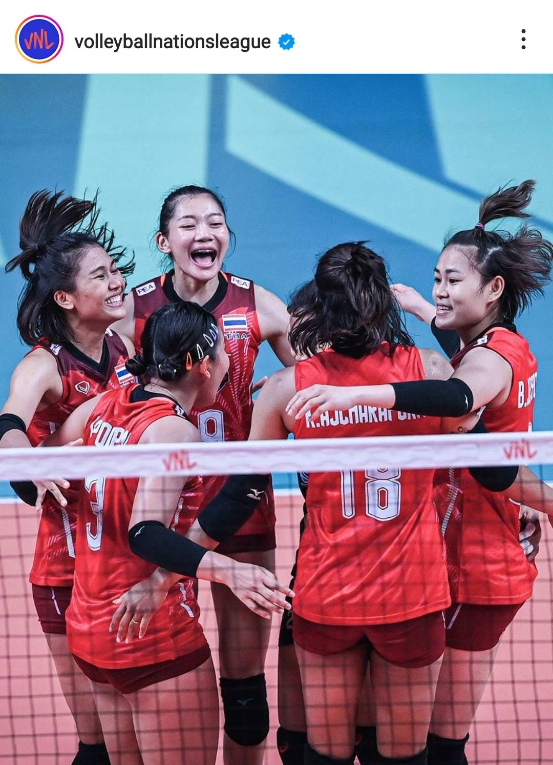 ถึงหมื่นไหมนะ? รัศมีแข โพสต์ถามหลังนักตบลูกยางสาวไทย เอาชนะ แคนนาดา ได้ 3-0 เซ็ต ถึงหมื่นไหมนะ? รัศมีแข โพสต์ถามหลังนักตบลูกยางสาวไทย เอาชนะ แคนนาดา ได้ 3-0 เซ็ต