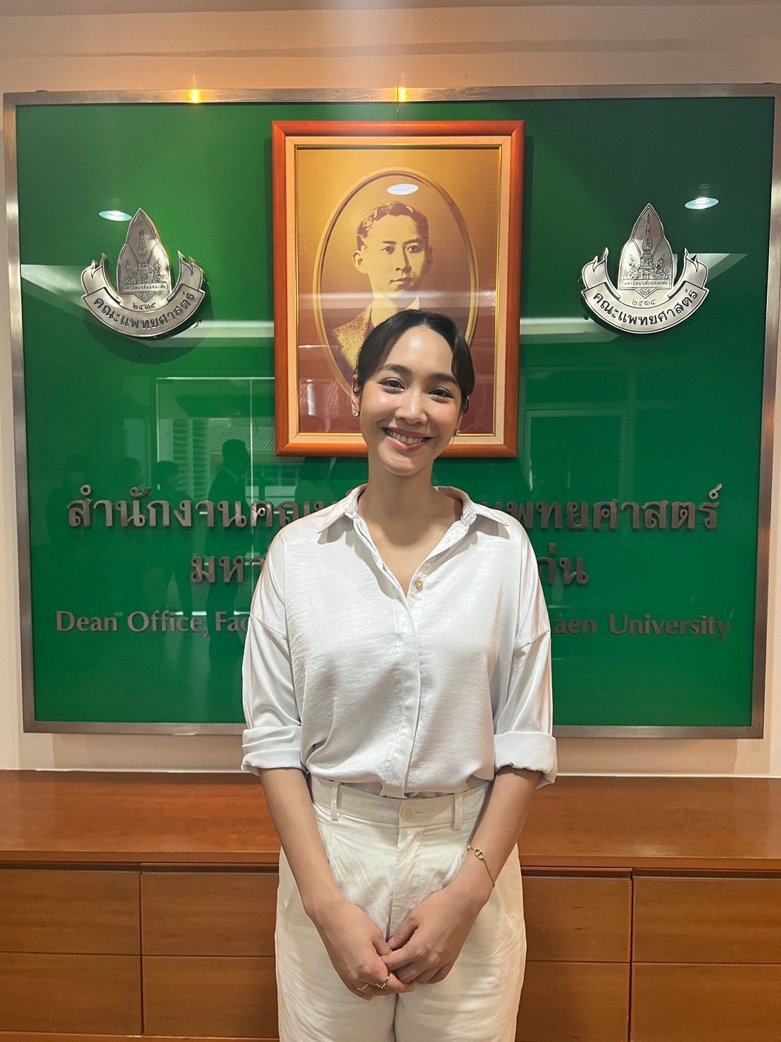 มิน พีชญา พร้อมครอบครัว มอบเงิน 1 ล้าน สมทบทุนสร้างโรงพยาบาล