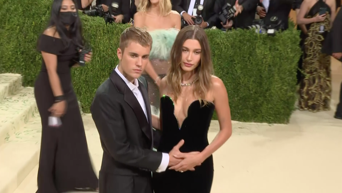 ตัวบวมเพราะสิ่งนี้!! ภรรยา ‘Justin Bieber’ แจงม้วนเดียวจบเรื่องตั้งท้อง ตัวบวมเพราะสิ่งนี้!! ภรรยา ‘Justin Bieber’ แจงม้วนเดียวจบเรื่องตั้งท้อง