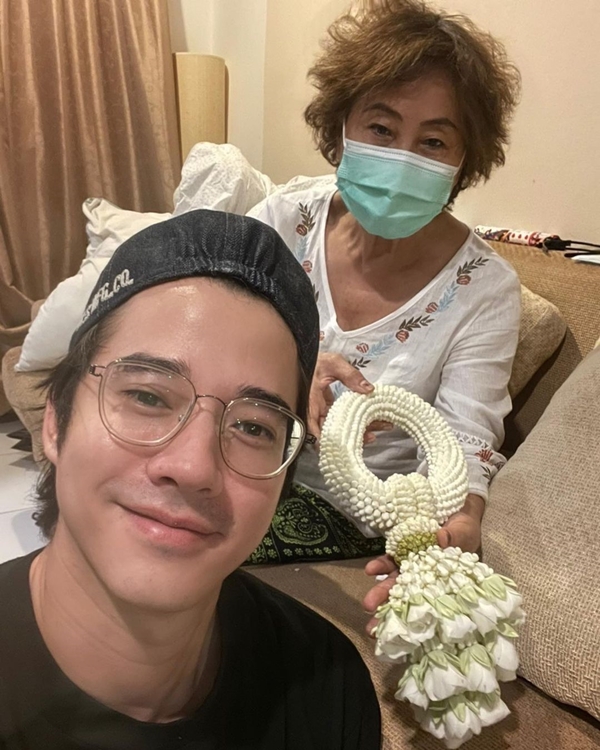 เก็บตกภาพความรัก ความอบอุ่น วันแม่ ของเหล่าคนดัง เก็บตกภาพความรัก ความอบอุ่น วันแม่ ของเหล่าคนดัง