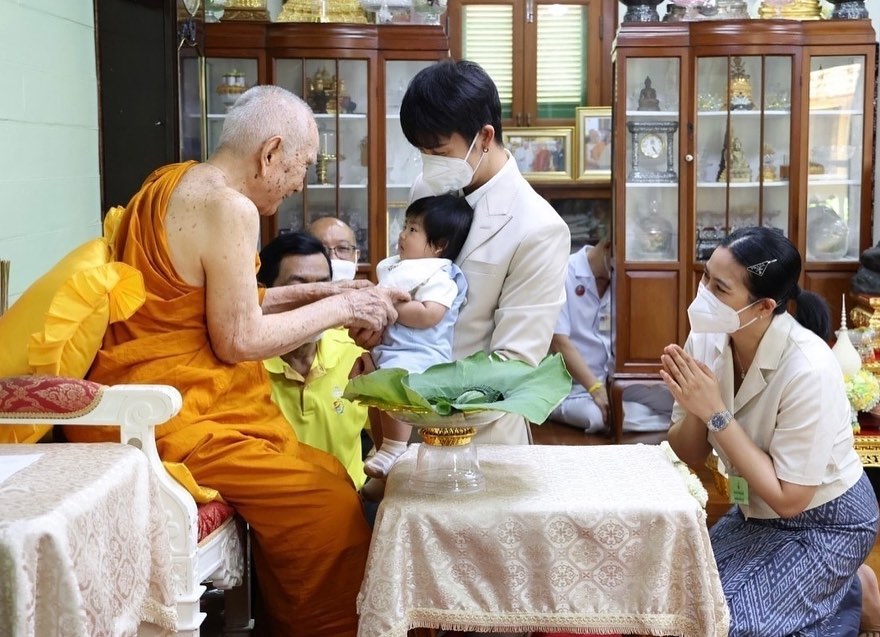 พุฒ-จุ๋ย เข้าเฝ้า สมเด็จพระสังฆราช กราบขอพรขริบผมไฟให้ลูกชาย น้องพีร์เจ