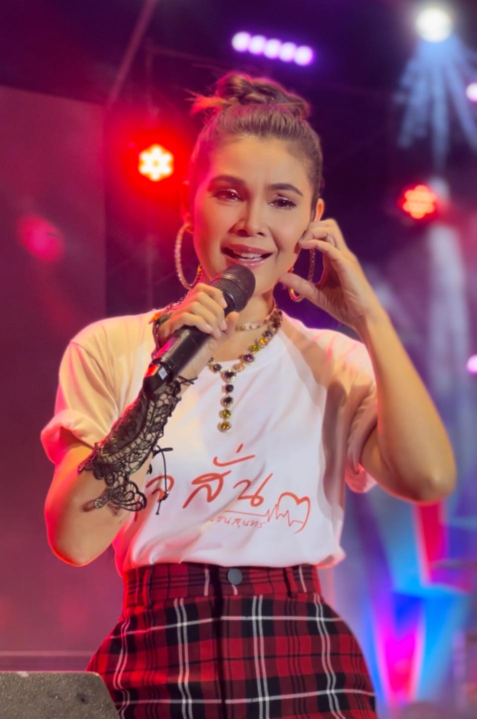 เปิดประวัติ 'ฝน ธนสุนทร' เจ้าของฉายา เจ้าหญิงลูกทุ่ง เปิดประวัติ 'ฝน ธนสุนทร' เจ้าของฉายา เจ้าหญิงลูกทุ่ง