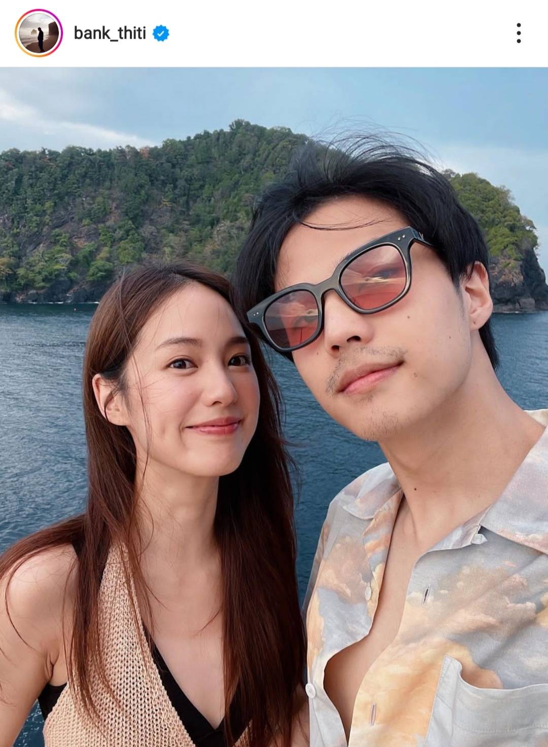 แบงค์ - พิมฐา ควงคู่ออกงานในสถานะคนรู้ใจ ชมฝ่ายชายดูแลดี โต้เป็นหนุ่มคลั่งรัก