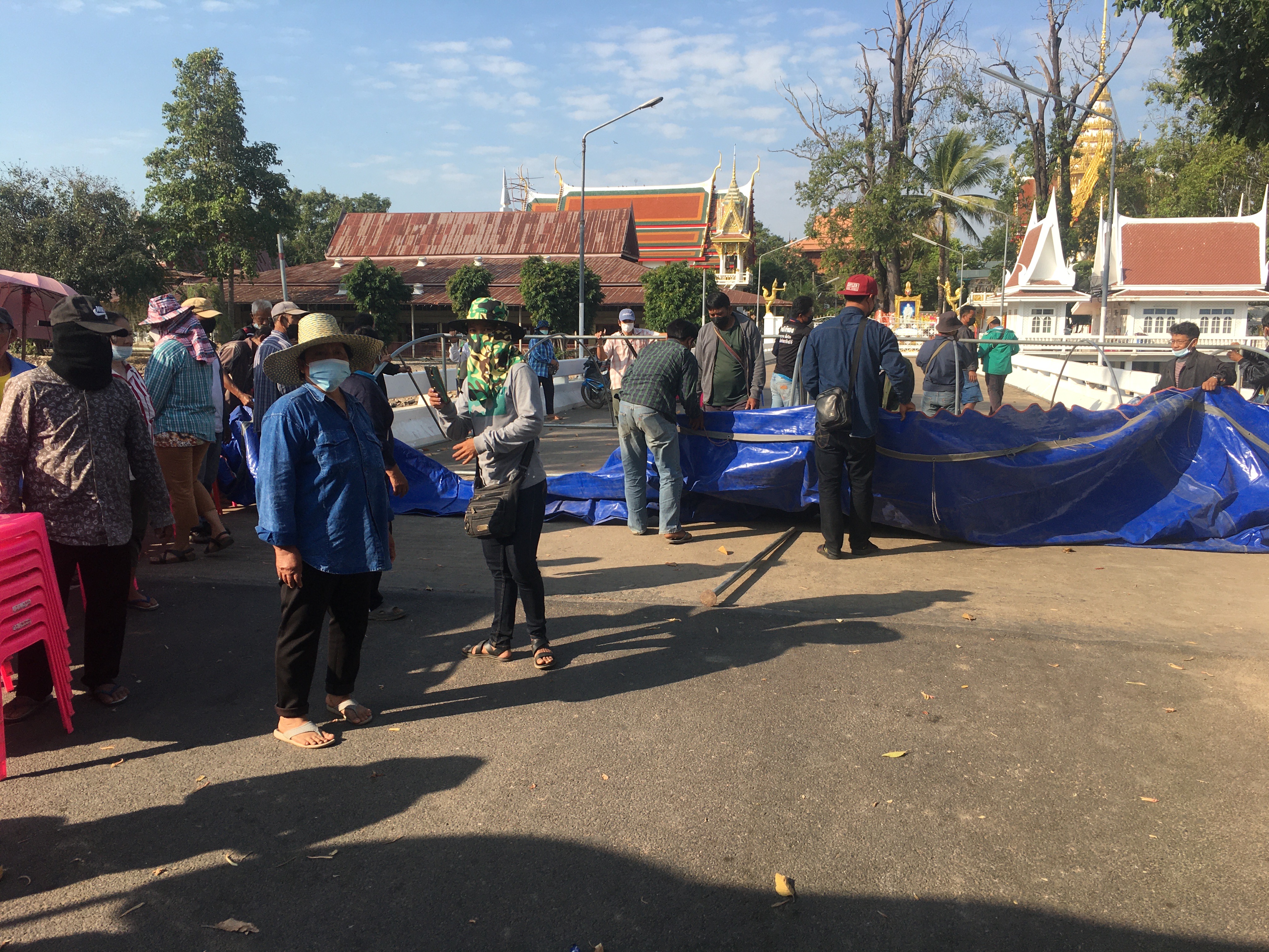 ม็อบปิดวัดบางคลาน-ผู้ว่าพิจิตรสั่งทำผิดดำเนินคดีทันที