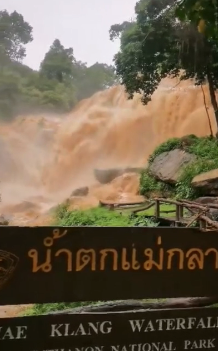 “ฝนตกหนัก” ดอยอินทนนท์ น้ำป่าทะลักน้ำตกแม่กลาง เตือนชุมชนเฝ้าระวัง “ฝนตกหนัก” ดอยอินทนนท์ น้ำป่าทะลักน้ำตกแม่กลาง เตือนชุมชนเฝ้าระวัง