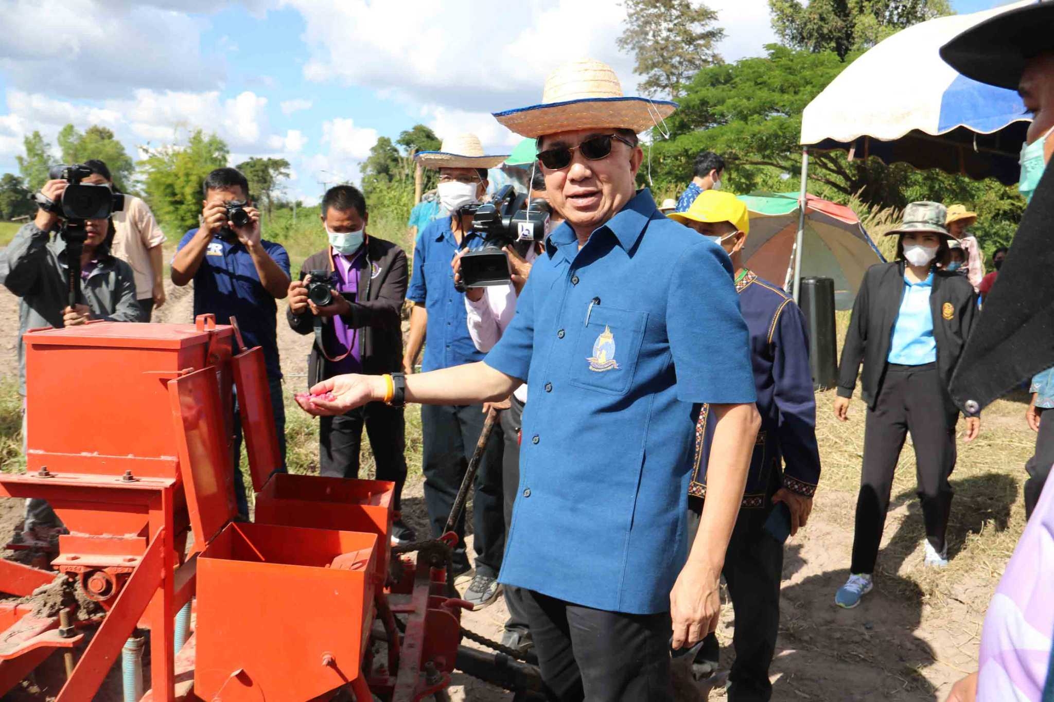 ข่าวเครือ   “สถาบันปิดทองหลังพระฯ จับมือ “ราชการ-เอกชน” กำหนดกติการ่วมทุน ลดความเสี่ยงให้เกษตรกรและรักษาสิ่งแวดล้อม