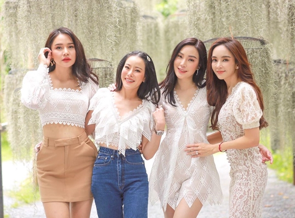 ชาวเน็ตจับตา เป้ย,หนิง,กระเเต,เมย์ ส่งสัญญาณเเตกหัก ชาวเน็ตจับตา เป้ย,หนิง,กระเเต,เมย์ ส่งสัญญาณเเตกหัก