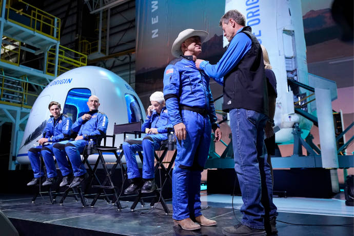 Jeff Bezos และ Sir Richard Branson ชวดตำแหน่งนักบินอวกาศ! Jeff Bezos และ Sir Richard Branson ชวดตำแหน่งนักบินอวกาศ!