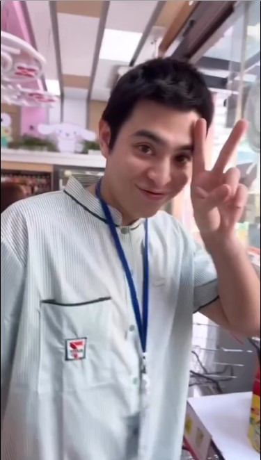 พนักงาน 7-11 สุดหล่อ แมมโบ้ ยุรการ ไม่เกี่ยงงานไม่ยากจน พนักงาน 7-11 สุดหล่อ แมมโบ้ ยุรการ ไม่เกี่ยงงานไม่ยากจน