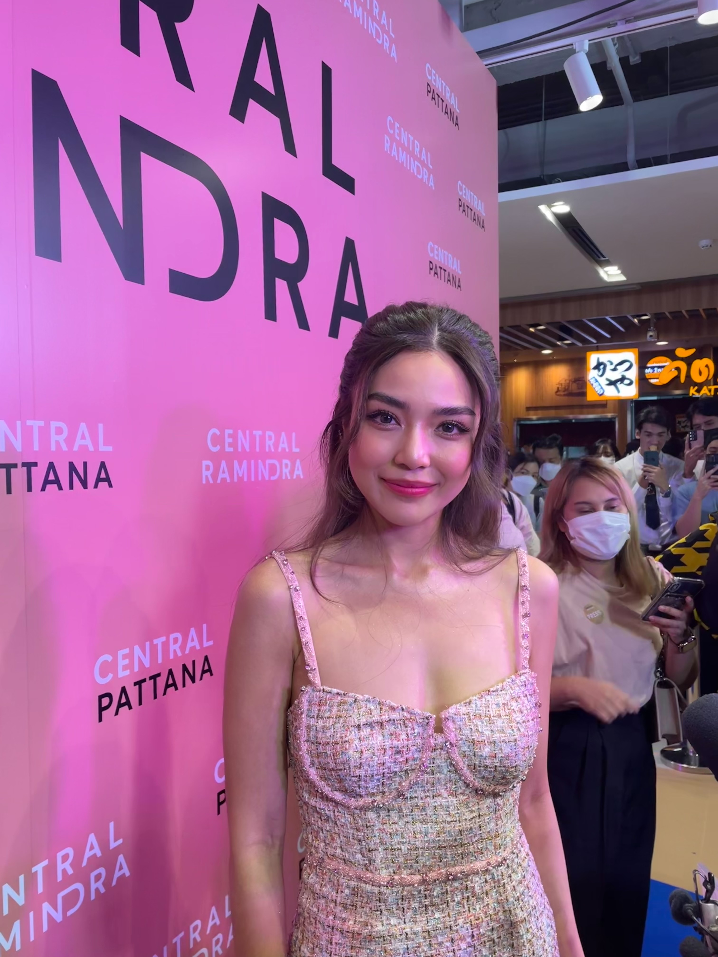 ปราง ย้ำชัดโสด 100 เปอร์เซ็นต์ ลั่นขอมองผ่านประเด็นโยงเป็นมือที่สาม อั้ม-พก 