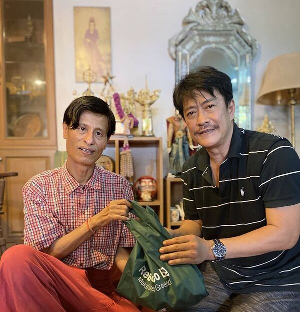 ฉลองวันเกิดครบ 67 ปี “หม่อมน้อย-หม่อมหลวงพันธุ์เทวนพ เทวกุล” โดยมี แพนเค้ก-แต้ว นำทีมลูกศิษย์ในวงการร่วมอวยพรวันเกิดหม่อมน้อยที่บ้านพัก ฉลองวันเกิดครบ 67 ปี “หม่อมน้อย-หม่อมหลวงพันธุ์เทวนพ เทวกุล” โดยมี แพนเค้ก-แต้ว นำทีมลูกศิษย์ในวงการร่วมอวยพรวันเกิดหม่อมน้อยที่บ้านพัก