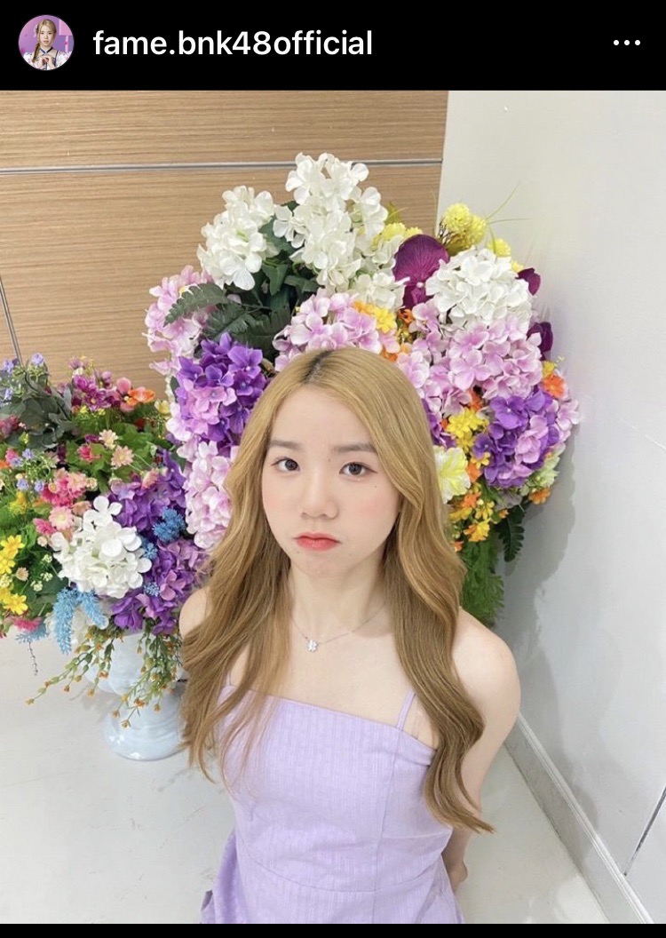 แฟนคลับแห่ชื่นชม “เฟม BNK48” สอนภาษามือแฟนคลับเพื่อสื่อสารกับผู้พิการในการได้ยิน