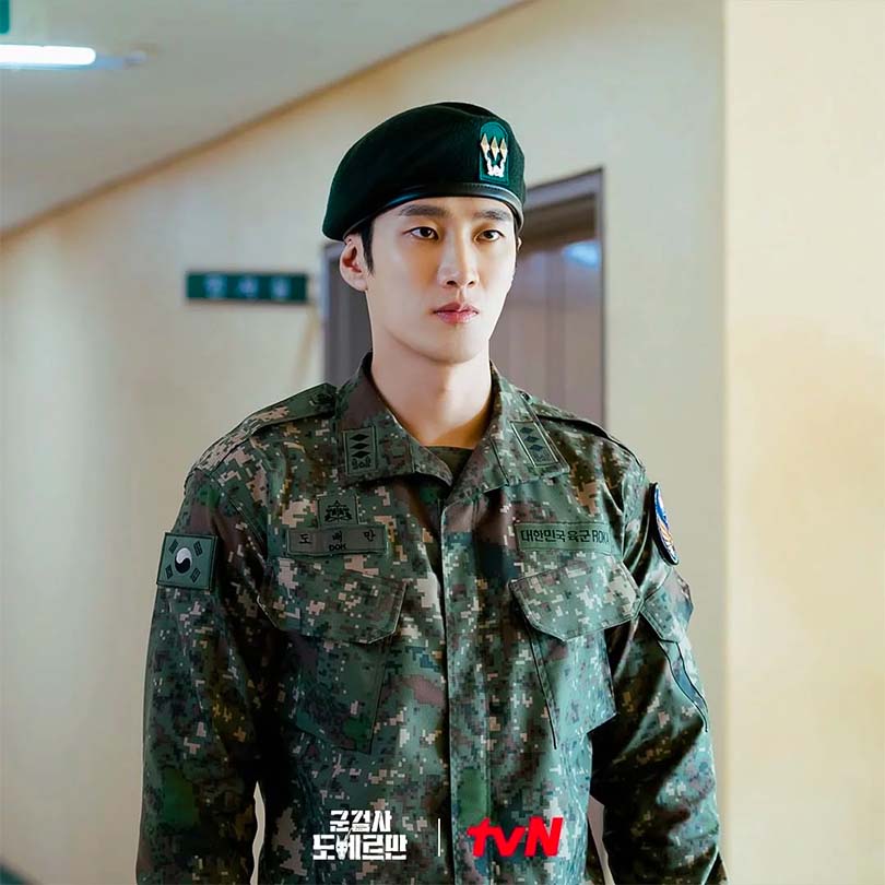 'อันโบฮยอน' พระเอกหนุ่มที่มักมาพร้อมลุคหนุ่มเครื่องแบบที่แสนจะเท่