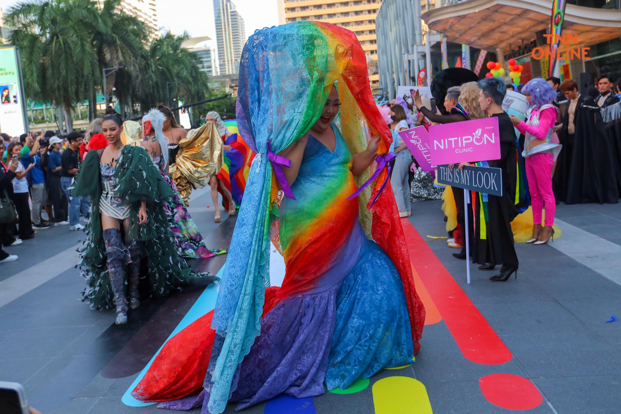 อลังการพาเหรด LGBTQIAN+ ร่วมฉลอง Pride Month สุดยิ่งใหญ่ กว่า 500 ชีวิต อลังการพาเหรด LGBTQIAN+ ร่วมฉลอง Pride Month สุดยิ่งใหญ่ กว่า 500 ชีวิต