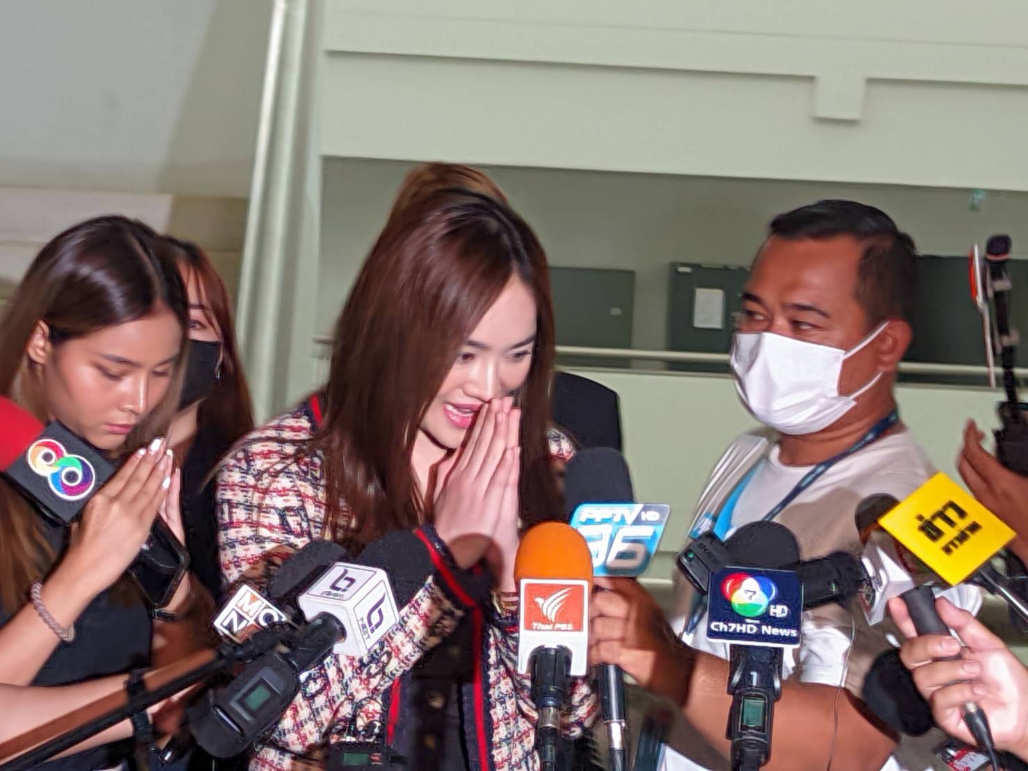เส้นด้าย เข้าให้ข้อมูลเส้นทางการเงิน ตัดพ้อทำอะไรก็โดน! เส้นด้าย เข้าให้ข้อมูลเส้นทางการเงิน ตัดพ้อทำอะไรก็โดน!