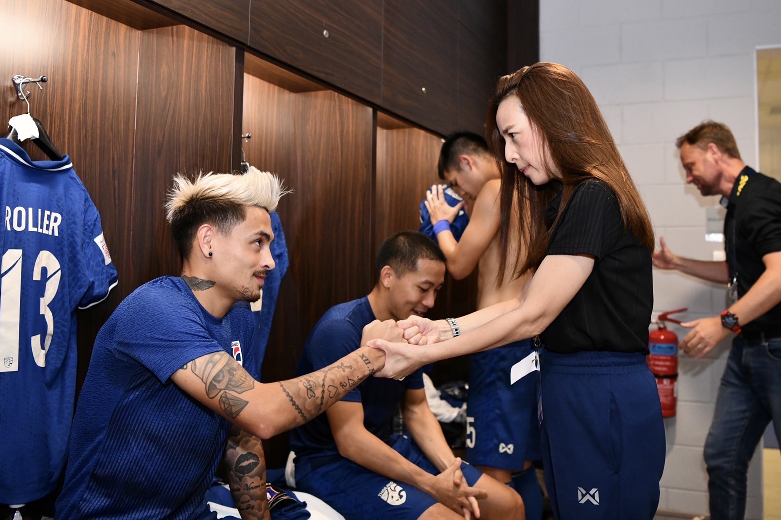 รวมภาพ 'มาดามแป้ง' กับทบาท 'ผจก.ทีมชาติไทย' นัดเอาชนะเวียดนาม 2-0 รวมภาพ 'มาดามแป้ง' กับทบาท 'ผจก.ทีมชาติไทย' นัดเอาชนะเวียดนาม 2-0