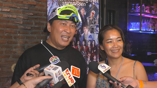 เปิ้ล นาคร ขนทัพศิลปินร่วมเล่นน้ำสงกรานต์ (มีคลิป)
