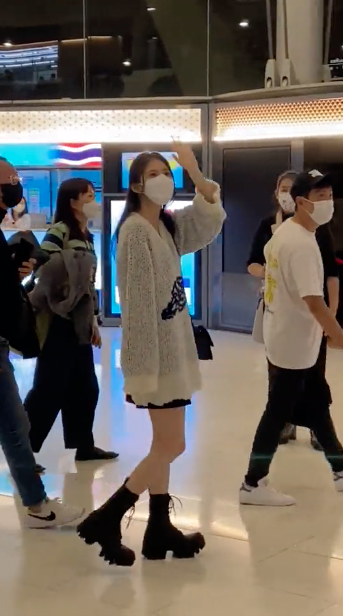 ถึงไทยแล้ว!! 'ฮันโซฮี’ นางเอกเกาหลี ขาวใสออร่าสะกดทั้งสนามบิน