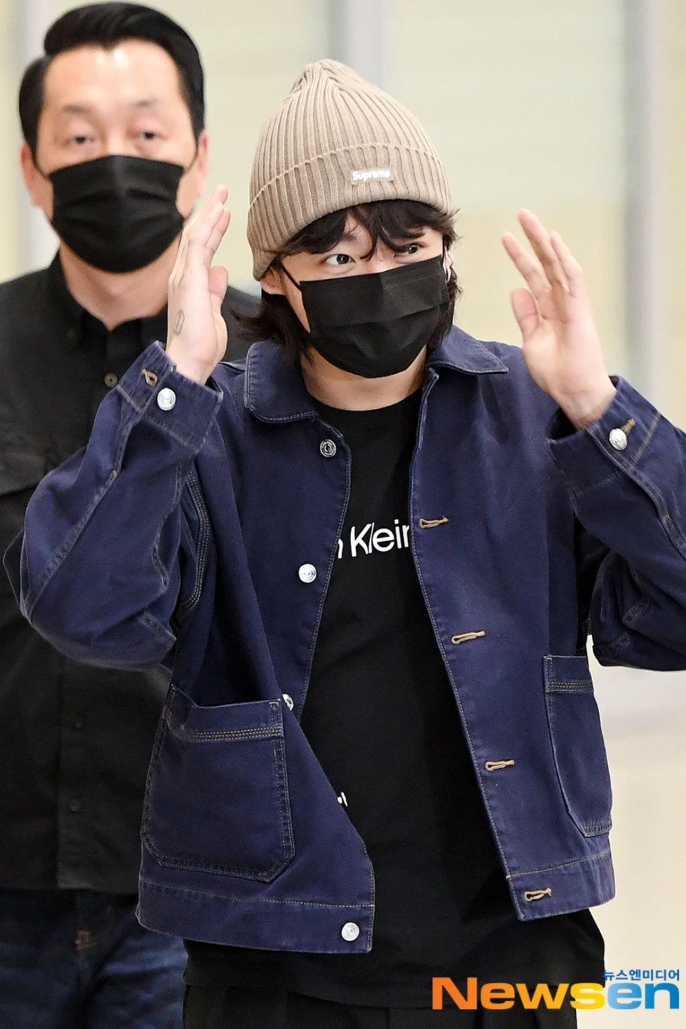 เผยลุคเข้ากรม!! ‘เจโฮป BTS’ โพสต์ภาพตัดผมก่อนรับใช้ชาติเป็นคนที่ 2 ของวง เผยลุคเข้ากรม!! ‘เจโฮป BTS’ โพสต์ภาพตัดผมก่อนรับใช้ชาติเป็นคนที่ 2 ของวง