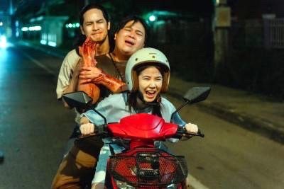 5 เหตุผลที่คุณไม่ควรพลาด  หนังฮา ‘แสนสนั่น พันธุ์สั่นสู้’
