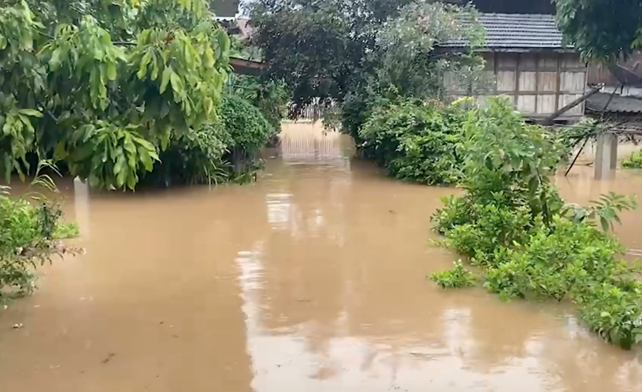 ฝนถล่มดอยอินทนนท์ สูงเป็นประวัติการณ์ น้ำทะท่วมหมู่บ้านแม่กลาง 