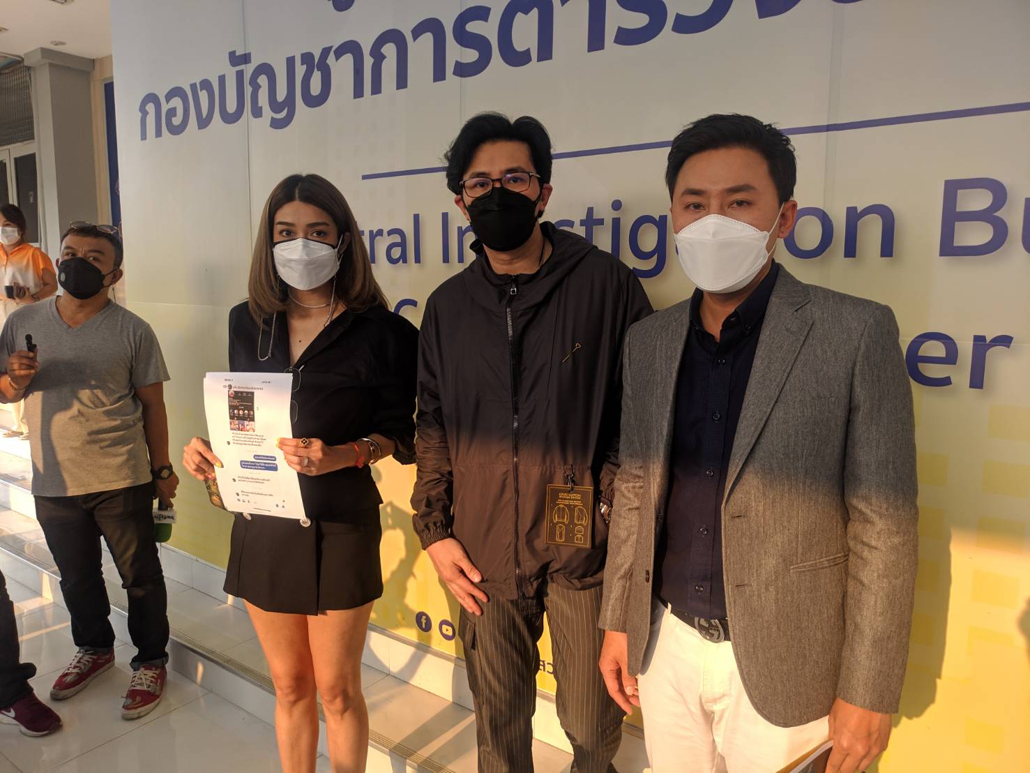 หนุ่ม กรรชัย - แจง ภรรยาแจ๊ส พร้อมทนายษิทรา ร้องกองปราบดำเนินคดี หลังถูกข่มขู่ หนุ่ม กรรชัย - แจง ภรรยาแจ๊ส พร้อมทนายษิทรา ร้องกองปราบดำเนินคดี หลังถูกข่มขู่