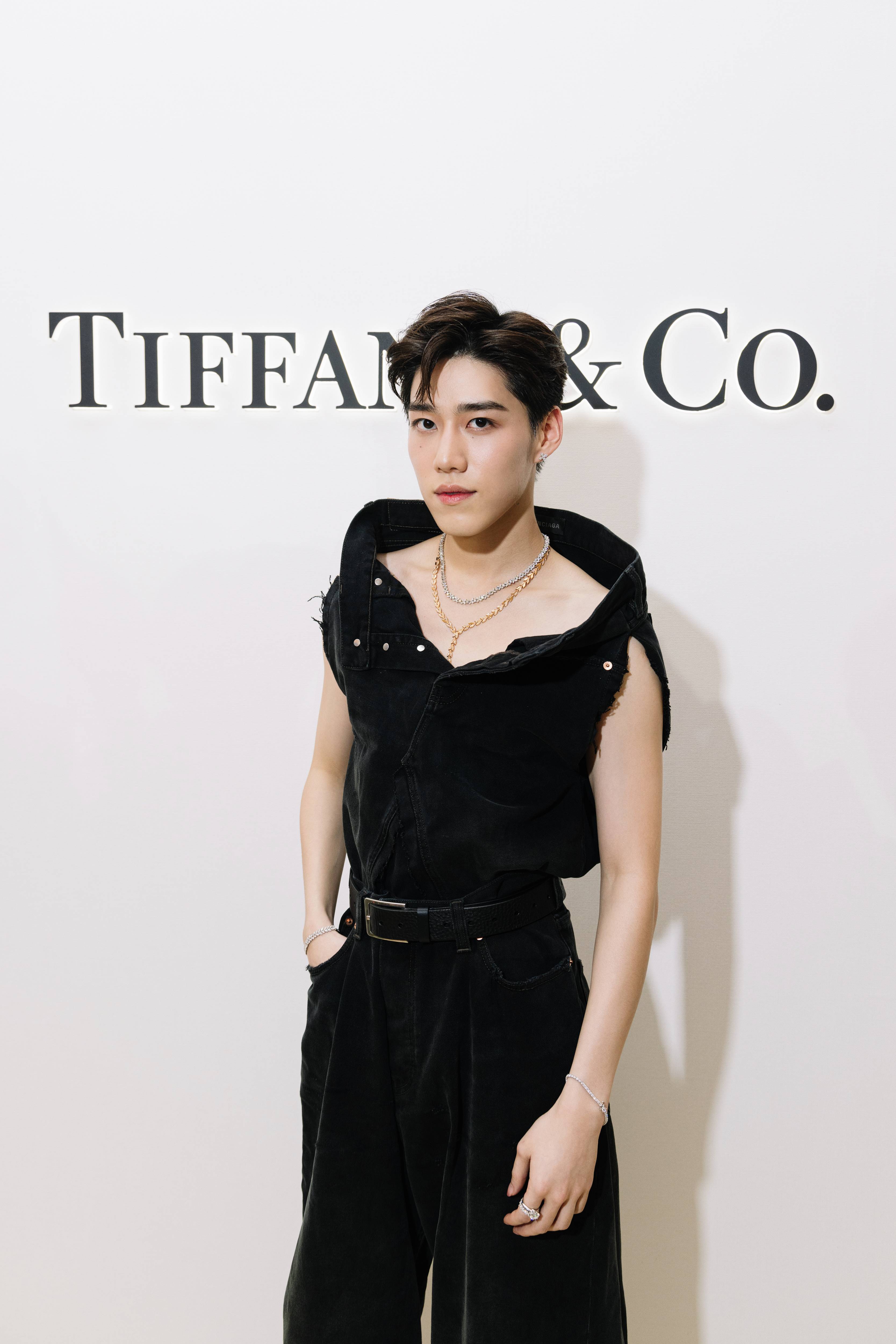 เปิดลุคสุดจึ้ง!! 'พีพี - บิวกิ้น - ไมค์ พิรัชต์' ร่วมอีเวนต์ Tiffany & Co. ในไทย เปิดลุคสุดจึ้ง!! 'พีพี - บิวกิ้น - ไมค์ พิรัชต์' ร่วมอีเวนต์ Tiffany & Co. ในไทย