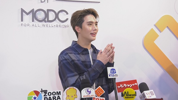 “อิน สาริน” ยืนยันไร้ปัญหาสองคู่จิ้น หลังปฏิเสธการถ่ายรูป  (มีคลิป)
