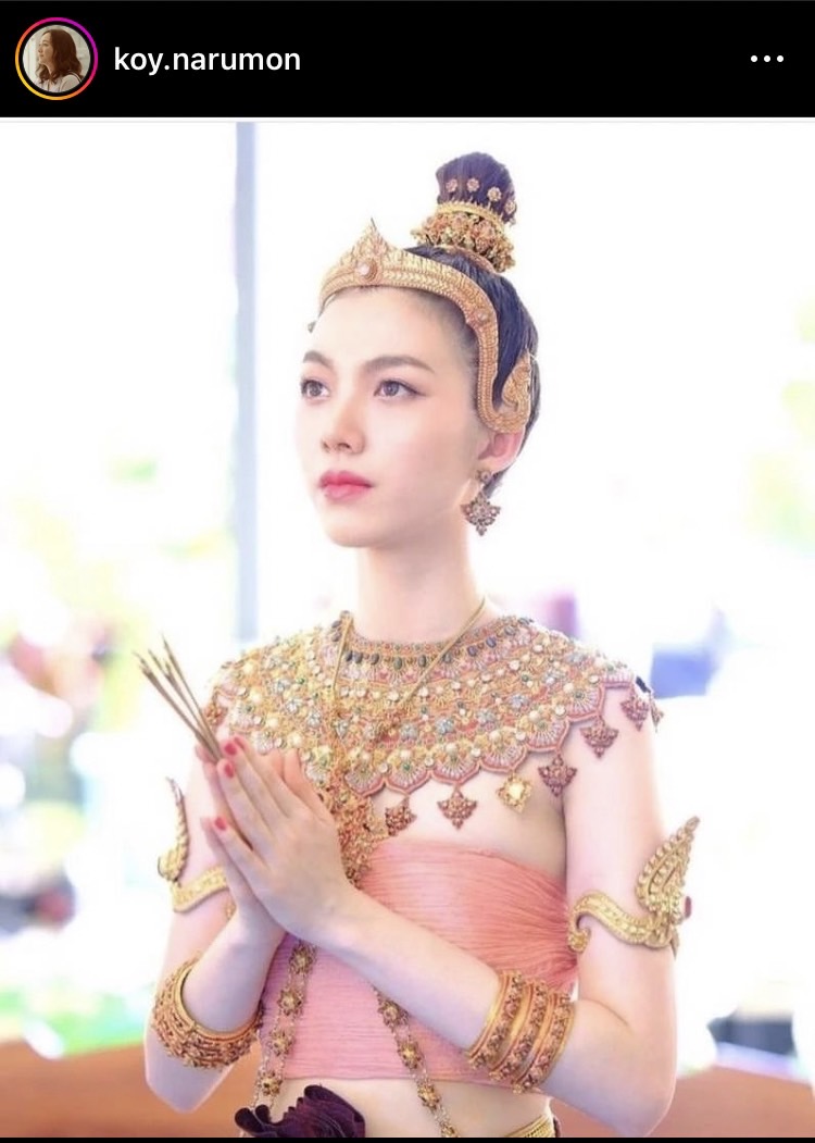 ลูกไม้หล่นไม่ไกลต้นจริงๆ ก้อย นฤมล อวดความสวย ออม กรณ์นภัส ในลุคชุดไทย