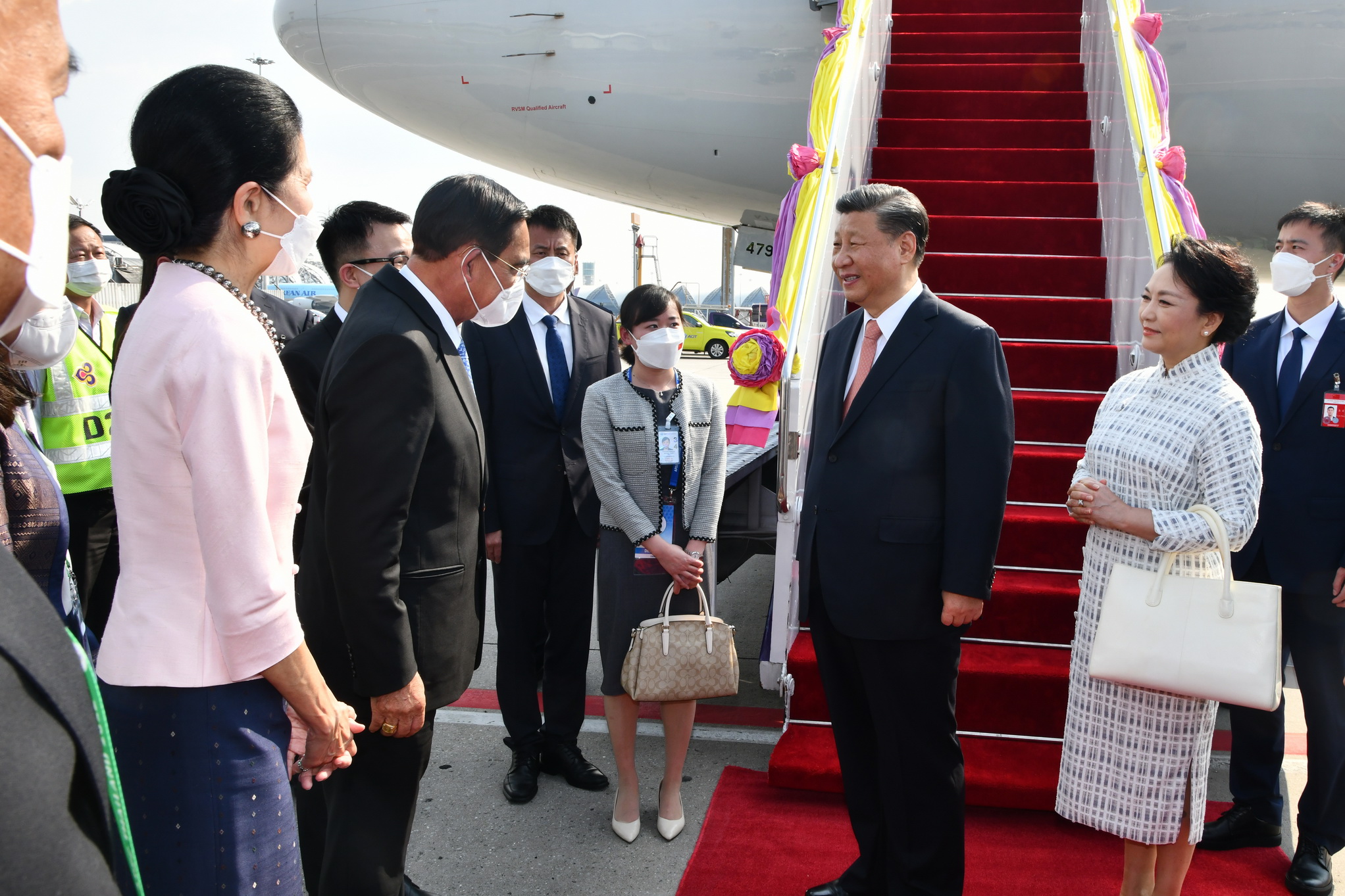 APEC 2022 ประมวลภาพ นายกฯต้อนรับ สี จิ้นผิง ประธานาธิบดีจีนเดินทางถึงไทย APEC 2022 ประมวลภาพ นายกฯต้อนรับ สี จิ้นผิง ประธานาธิบดีจีนเดินทางถึงไทย