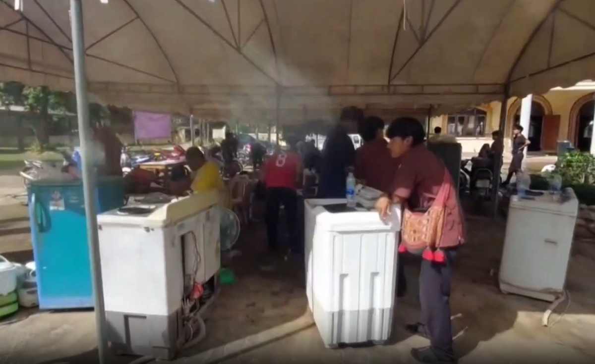 ฟื้นฟูบ้านไร่ จ.อุทัยฯ นศ.ช่างซ่อมแซมเครื่องใช้ไฟฟ้า ฟื้นฟูบ้านไร่ จ.อุทัยฯ นศ.ช่างซ่อมแซมเครื่องใช้ไฟฟ้า