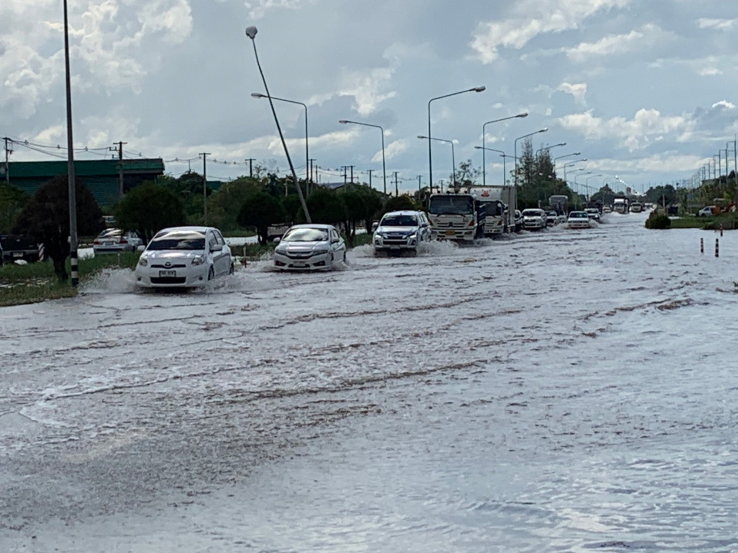 โคราชน้ําท่วมวันนี้ ถนนเลี่ยงเมืองน้ำขังนาน 1 สัปดาห์ วอนเร่งแก้ โคราชน้ําท่วมวันนี้ ถนนเลี่ยงเมืองน้ำขังนาน 1 สัปดาห์ วอนเร่งแก้