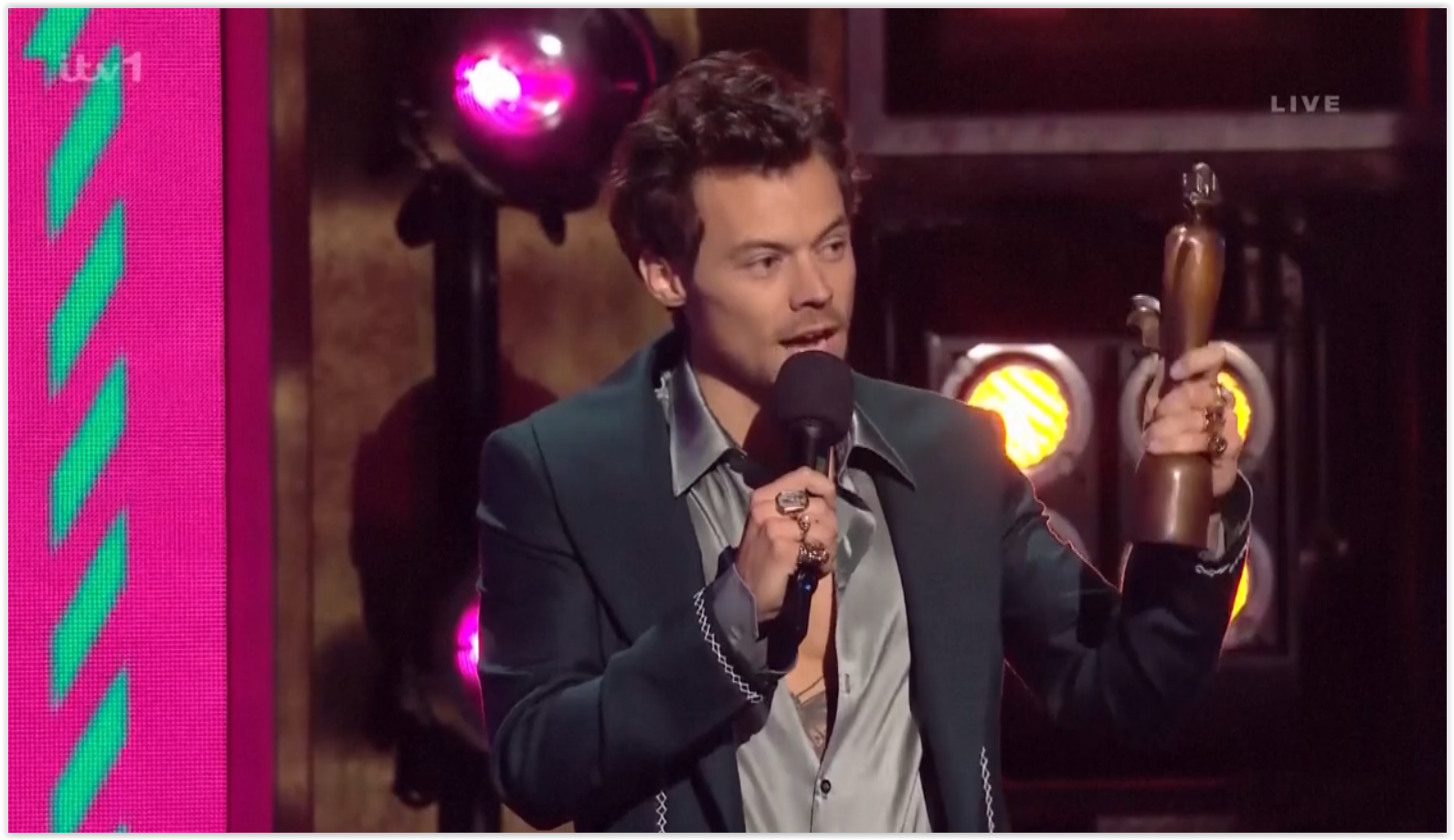 “Harry Styles” คว้า 4 รางวัลใหญ่  “2023 BRIT Awards” โชว์แมน อุทิศรางวัลให้ศิลปินหญิง