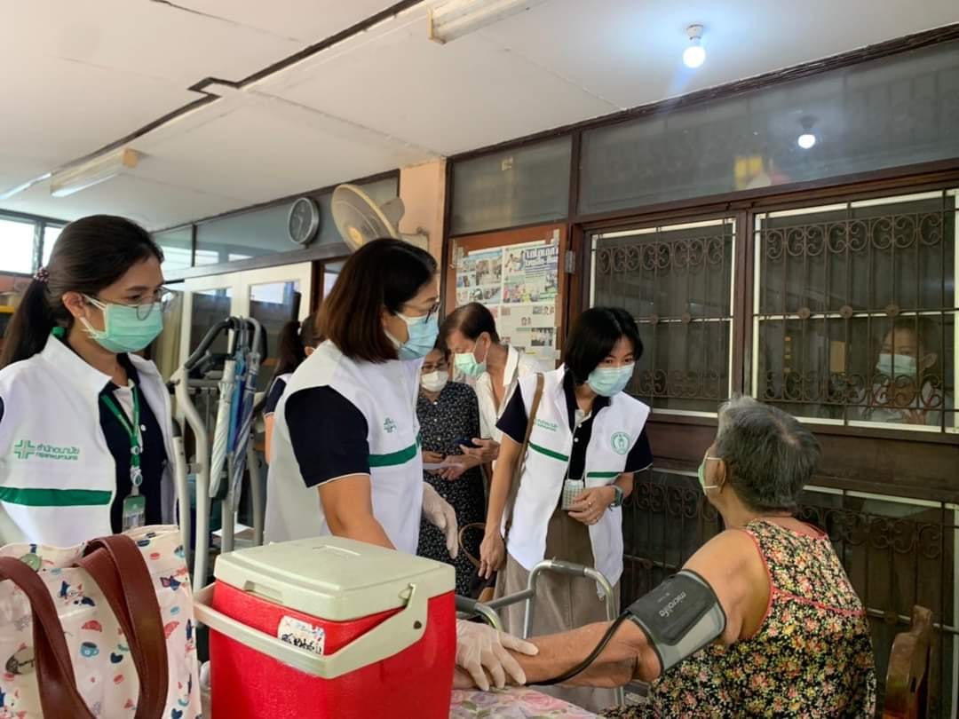 เปิดวิธีลงทะเบียนฉีดวัคซีนโควิดที่บ้าน ผู้สูงอายุ-ผู้ป่วยติดเตียง ในพื้นที่ กทม.