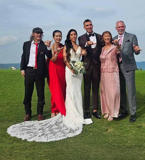 แอ๊ด คาราบาว ร่วมยินดีลูกสาวเข้าพิธีแต่งงานกับแฟนหนุ่มเรียบร้อยแล้ว