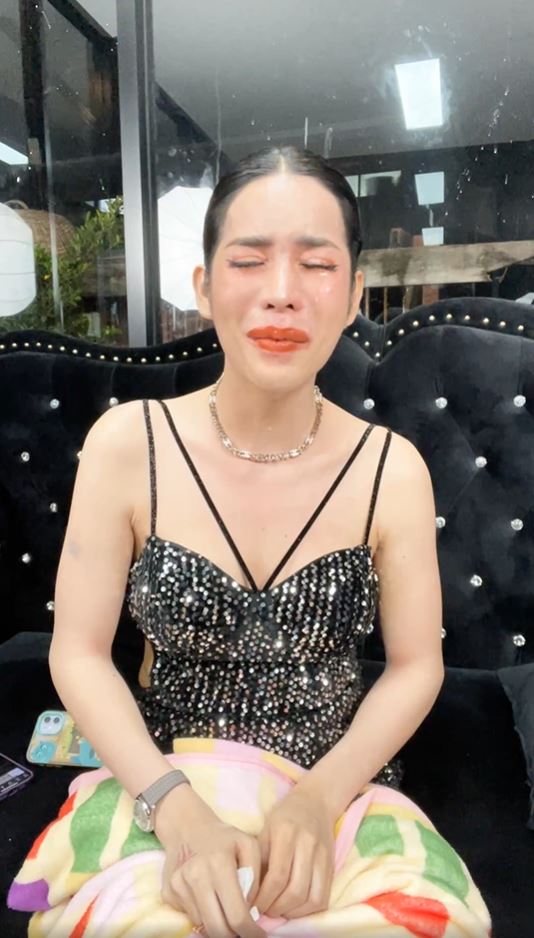นารา เครปกะเทย ชีวิตพัง ร้องไห้ยกมือไหว้ขอโทษ หลังโดนคดี