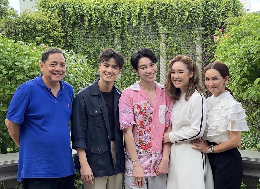 ภาพพรีเวดดิ้ง หมอพลอย โสวิชญา-แฟน ลูกสาว ดี้ ปัทมา สวยหล่อสมใจแม่หายเหนื่อย ภาพพรีเวดดิ้ง หมอพลอย โสวิชญา-แฟน ลูกสาว ดี้ ปัทมา สวยหล่อสมใจแม่หายเหนื่อย